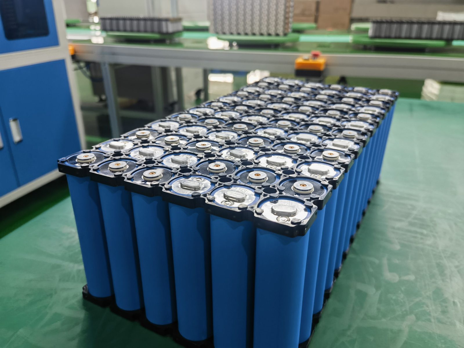 Photo by globalsources.com - LiFePO4 Float Voltage vs Bulk Voltage: Recommended Settings